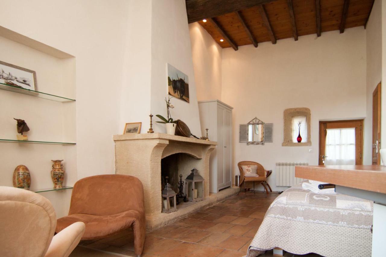 Mas De La Rivoire B&B Villevieille Εξωτερικό φωτογραφία